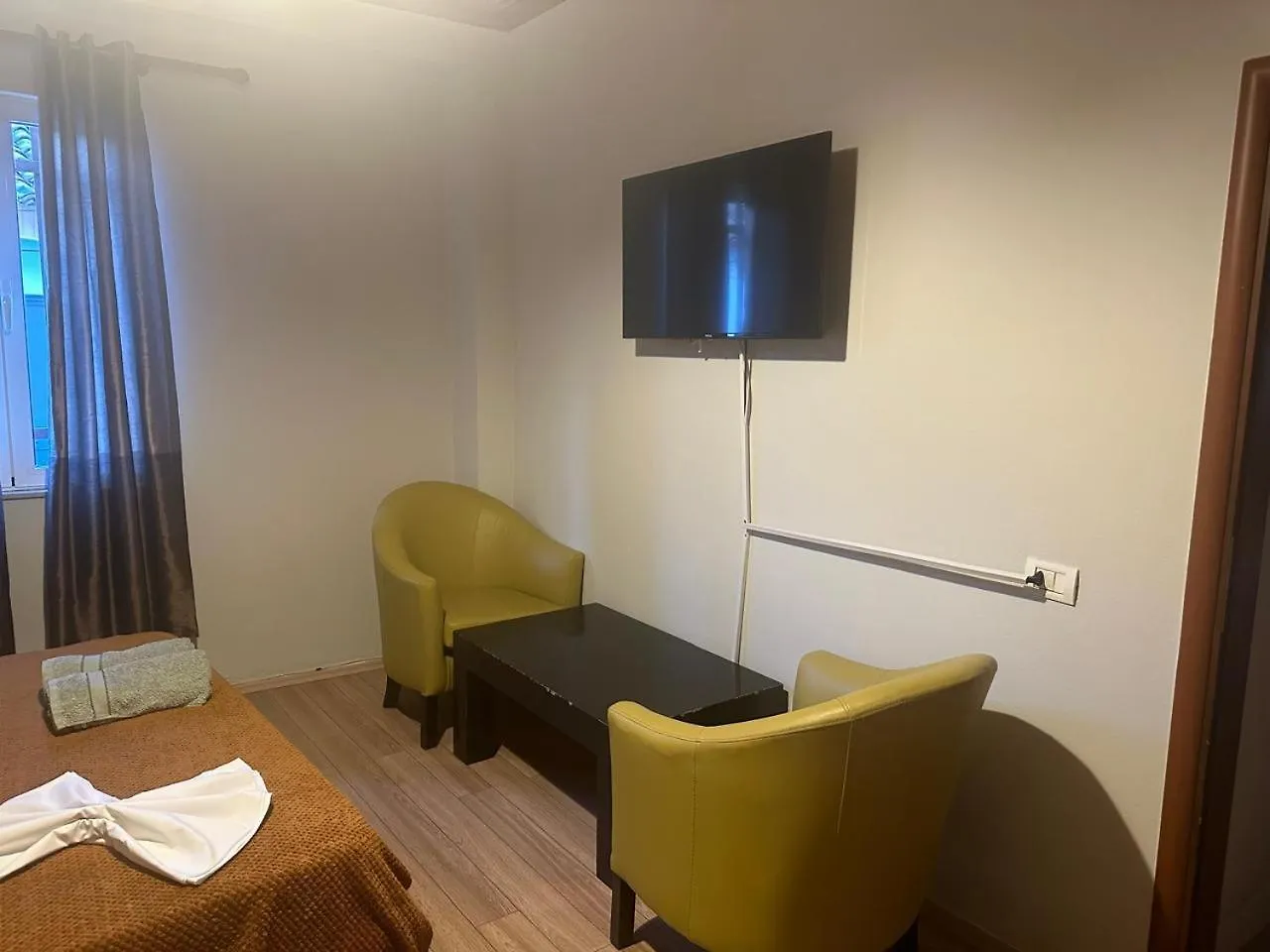 Eden Hostel 티라나 3*,  알바니아